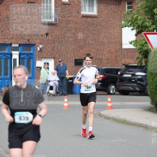 10.05.2026 - 8. Wedeler Halbmarathon Andreas Tolksdorf http://msf.ph/oto/9693058 10.05.2026 10:17:48 Laufen 475, 839, 691 meine-sportfotos.de