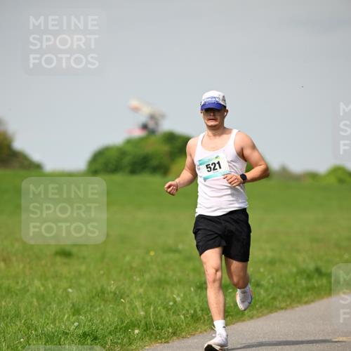 10.05.2026 - 8. Wedeler Halbmarathon Dr. Thomas Lammeyer http://msf.ph/oto/9693065 10.05.2026 11:17:06 Laufen 521 meine-sportfotos.de