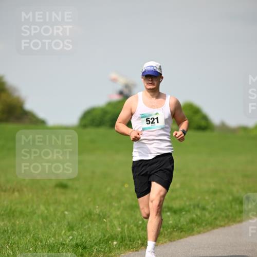 10.05.2026 - 8. Wedeler Halbmarathon Dr. Thomas Lammeyer http://msf.ph/oto/9693073 10.05.2026 11:17:07 Laufen 521 meine-sportfotos.de