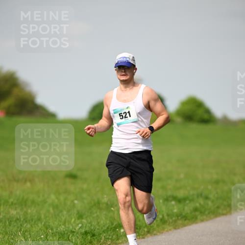 10.05.2026 - 8. Wedeler Halbmarathon Dr. Thomas Lammeyer http://msf.ph/oto/9693079 10.05.2026 11:17:07 Laufen 521 meine-sportfotos.de