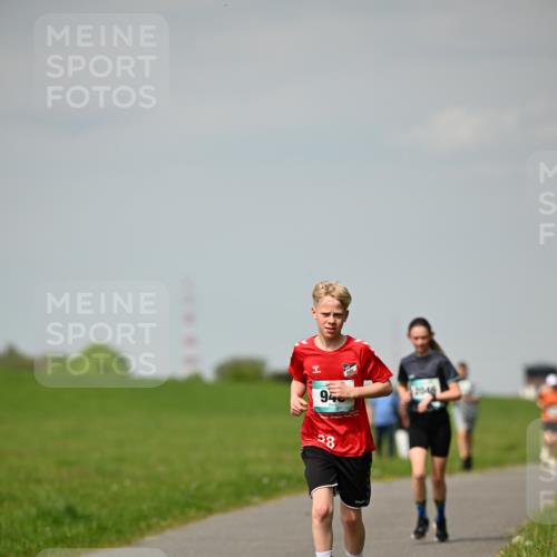 10.05.2026 - 8. Wedeler Halbmarathon Dr. Thomas Lammeyer http://msf.ph/oto/9693095 10.05.2026 11:17:16 Laufen 946, 2046 meine-sportfotos.de