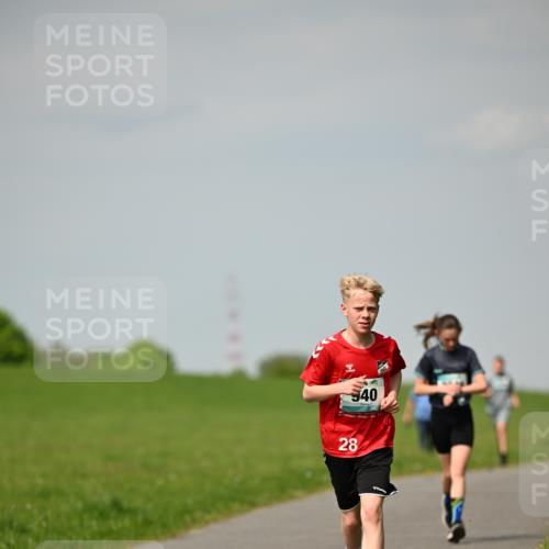 10.05.2026 - 8. Wedeler Halbmarathon Dr. Thomas Lammeyer http://msf.ph/oto/9693101 10.05.2026 11:17:16 Laufen 940 meine-sportfotos.de