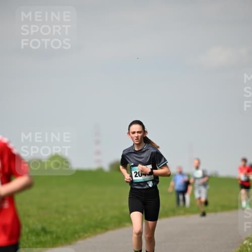 10.05.2026 - 8. Wedeler Halbmarathon Dr. Thomas Lammeyer http://msf.ph/oto/9693153 10.05.2026 11:17:19 Laufen  meine-sportfotos.de