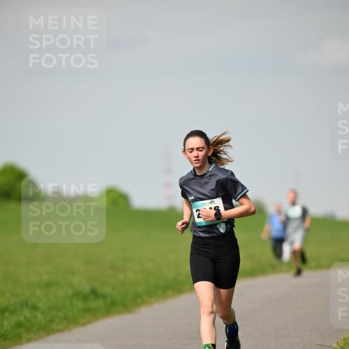10.05.2026 - 8. Wedeler Halbmarathon Dr. Thomas Lammeyer http://msf.ph/oto/9693166 10.05.2026 11:17:20 Laufen  meine-sportfotos.de