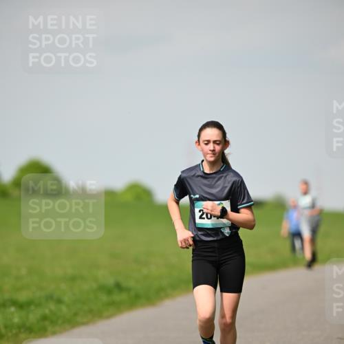 10.05.2026 - 8. Wedeler Halbmarathon Dr. Thomas Lammeyer http://msf.ph/oto/9693174 10.05.2026 11:17:21 Laufen  meine-sportfotos.de