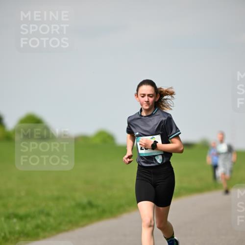 10.05.2026 - 8. Wedeler Halbmarathon Dr. Thomas Lammeyer http://msf.ph/oto/9693176 10.05.2026 11:17:21 Laufen  meine-sportfotos.de
