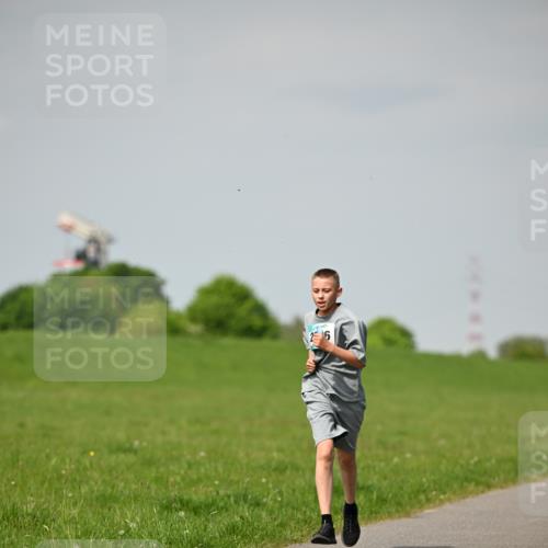 10.05.2026 - 8. Wedeler Halbmarathon Dr. Thomas Lammeyer http://msf.ph/oto/9693200 10.05.2026 11:17:28 Laufen  meine-sportfotos.de