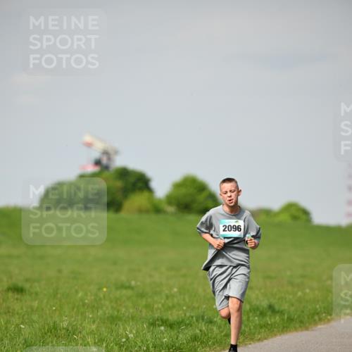 10.05.2026 - 8. Wedeler Halbmarathon Dr. Thomas Lammeyer http://msf.ph/oto/9693208 10.05.2026 11:17:29 Laufen 2096 meine-sportfotos.de