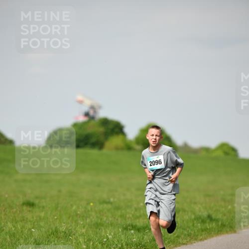 10.05.2026 - 8. Wedeler Halbmarathon Dr. Thomas Lammeyer http://msf.ph/oto/9693216 10.05.2026 11:17:29 Laufen 2096 meine-sportfotos.de