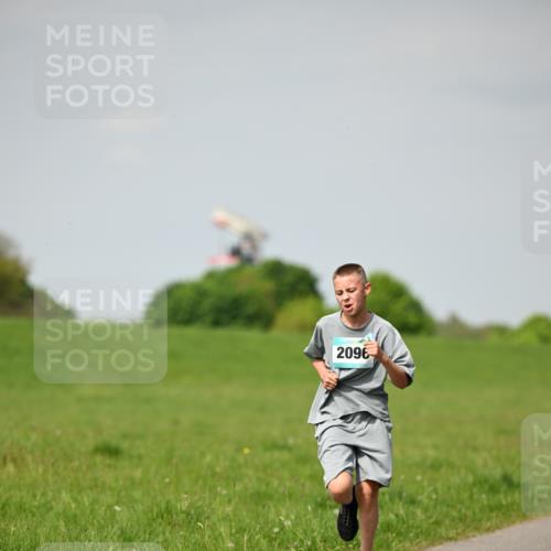 10.05.2026 - 8. Wedeler Halbmarathon Dr. Thomas Lammeyer http://msf.ph/oto/9693223 10.05.2026 11:17:30 Laufen 2096 meine-sportfotos.de