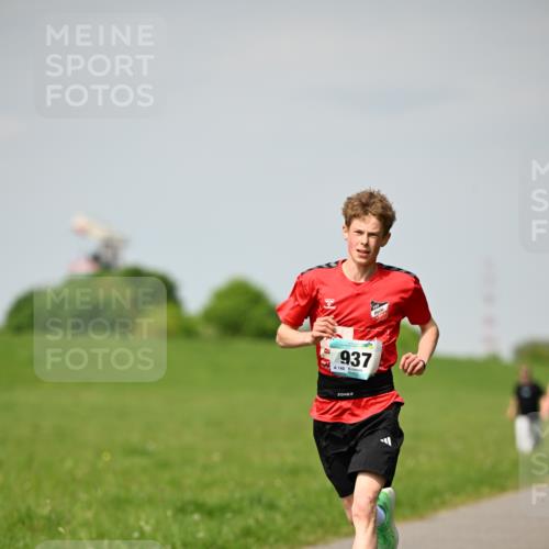 10.05.2026 - 8. Wedeler Halbmarathon Dr. Thomas Lammeyer http://msf.ph/oto/9693250 10.05.2026 11:17:32 Laufen 937 meine-sportfotos.de