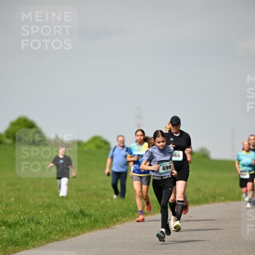 10.05.2026 - 8. Wedeler Halbmarathon Dr. Thomas Lammeyer http://msf.ph/oto/9693337 10.05.2026 11:17:42 Laufen 699, 565 meine-sportfotos.de