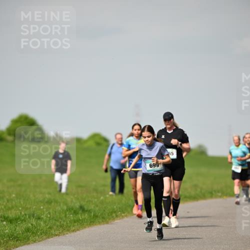 10.05.2026 - 8. Wedeler Halbmarathon Dr. Thomas Lammeyer http://msf.ph/oto/9693343 10.05.2026 11:17:42 Laufen 699 meine-sportfotos.de