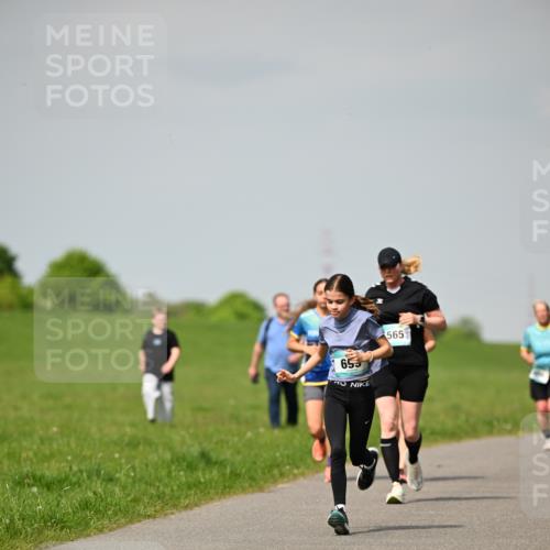 10.05.2026 - 8. Wedeler Halbmarathon Dr. Thomas Lammeyer http://msf.ph/oto/9693345 10.05.2026 11:17:43 Laufen 655, 565 meine-sportfotos.de