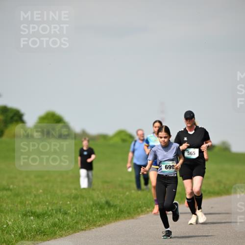 10.05.2026 - 8. Wedeler Halbmarathon Dr. Thomas Lammeyer http://msf.ph/oto/9693348 10.05.2026 11:17:43 Laufen 699, 565 meine-sportfotos.de