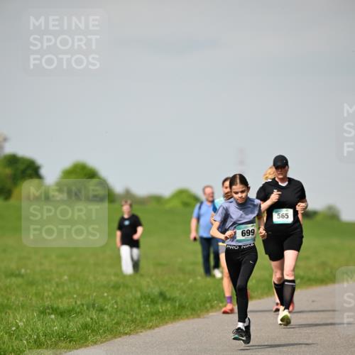 10.05.2026 - 8. Wedeler Halbmarathon Dr. Thomas Lammeyer http://msf.ph/oto/9693350 10.05.2026 11:17:43 Laufen 699, 565 meine-sportfotos.de