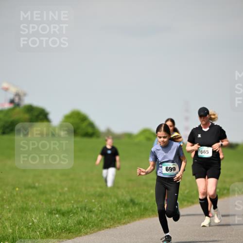 10.05.2026 - 8. Wedeler Halbmarathon Dr. Thomas Lammeyer http://msf.ph/oto/9693360 10.05.2026 11:17:43 Laufen 699, 565 meine-sportfotos.de