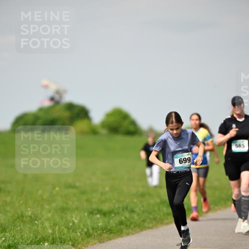 10.05.2026 - 8. Wedeler Halbmarathon Dr. Thomas Lammeyer http://msf.ph/oto/9693371 10.05.2026 11:17:44 Laufen 565, 699 meine-sportfotos.de