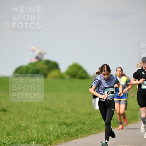 10.05.2026 - 8. Wedeler Halbmarathon Dr. Thomas Lammeyer http://msf.ph/oto/9693374 10.05.2026 11:17:44 Laufen 699 meine-sportfotos.de