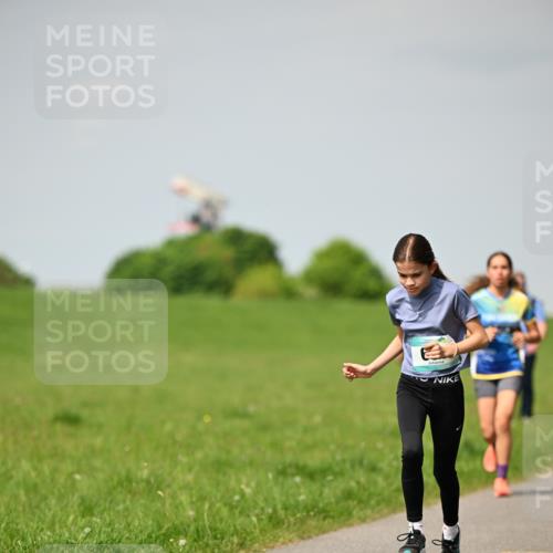 10.05.2026 - 8. Wedeler Halbmarathon Dr. Thomas Lammeyer http://msf.ph/oto/9693377 10.05.2026 11:17:45 Laufen  meine-sportfotos.de