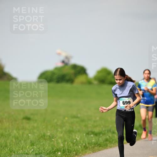 10.05.2026 - 8. Wedeler Halbmarathon Dr. Thomas Lammeyer http://msf.ph/oto/9693380 10.05.2026 11:17:45 Laufen 699 meine-sportfotos.de