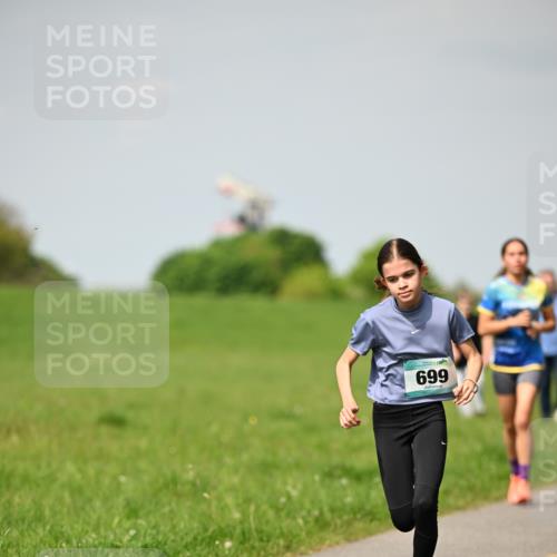 10.05.2026 - 8. Wedeler Halbmarathon Dr. Thomas Lammeyer http://msf.ph/oto/9693387 10.05.2026 11:17:45 Laufen 699 meine-sportfotos.de
