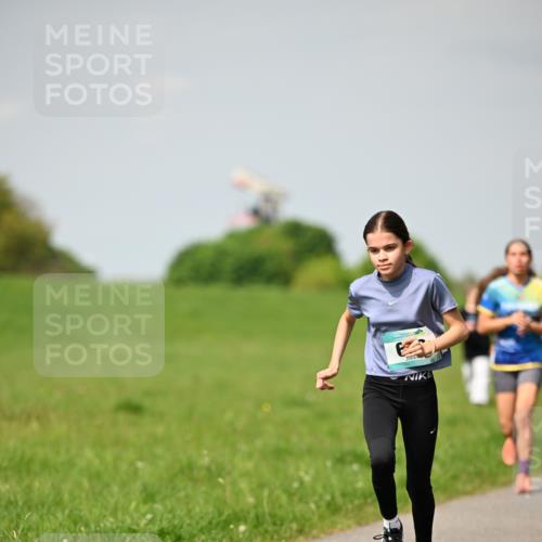 10.05.2026 - 8. Wedeler Halbmarathon Dr. Thomas Lammeyer http://msf.ph/oto/9693388 10.05.2026 11:17:45 Laufen  meine-sportfotos.de