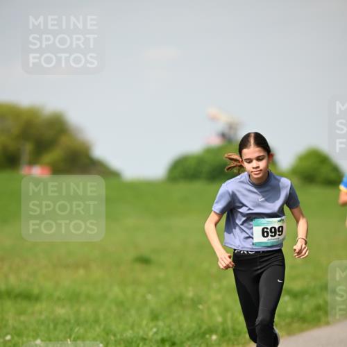 10.05.2026 - 8. Wedeler Halbmarathon Dr. Thomas Lammeyer http://msf.ph/oto/9693398 10.05.2026 11:17:46 Laufen 699 meine-sportfotos.de