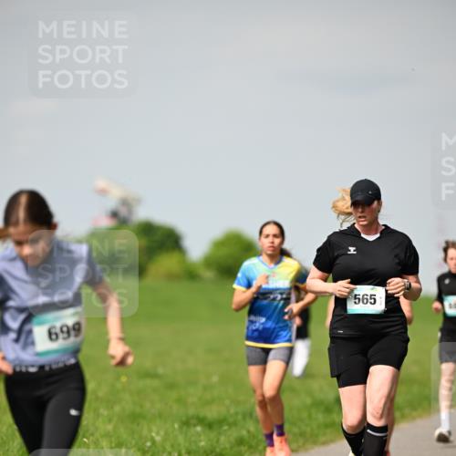 10.05.2026 - 8. Wedeler Halbmarathon Dr. Thomas Lammeyer http://msf.ph/oto/9693403 10.05.2026 11:17:46 Laufen 565, 699 meine-sportfotos.de