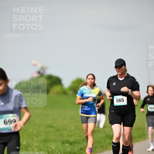 10.05.2026 - 8. Wedeler Halbmarathon Dr. Thomas Lammeyer http://msf.ph/oto/9693405 10.05.2026 11:17:47 Laufen 699, 565 meine-sportfotos.de