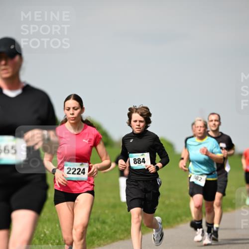 10.05.2026 - 8. Wedeler Halbmarathon Dr. Thomas Lammeyer http://msf.ph/oto/9693433 10.05.2026 11:17:49 Laufen 565, 2224, 884, 882 meine-sportfotos.de