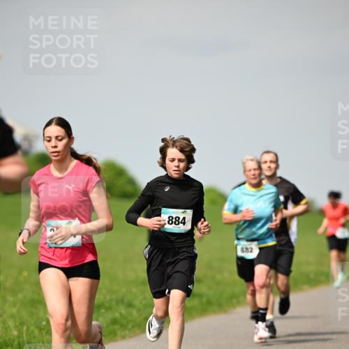 10.05.2026 - 8. Wedeler Halbmarathon Dr. Thomas Lammeyer http://msf.ph/oto/9693439 10.05.2026 11:17:50 Laufen 884, 832 meine-sportfotos.de