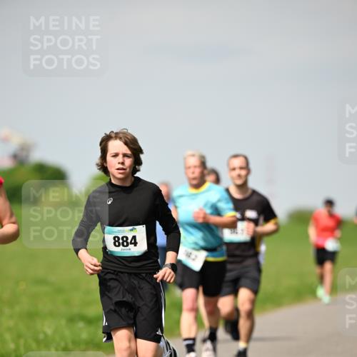 10.05.2026 - 8. Wedeler Halbmarathon Dr. Thomas Lammeyer http://msf.ph/oto/9693445 10.05.2026 11:17:51 Laufen 884 meine-sportfotos.de