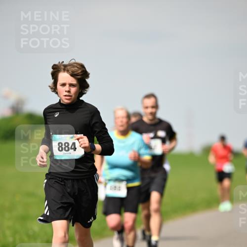 10.05.2026 - 8. Wedeler Halbmarathon Dr. Thomas Lammeyer http://msf.ph/oto/9693453 10.05.2026 11:17:51 Laufen 884 meine-sportfotos.de