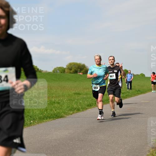 10.05.2026 - 8. Wedeler Halbmarathon Dr. Thomas Lammeyer http://msf.ph/oto/9693469 10.05.2026 11:17:54 Laufen 884, 882, 967 meine-sportfotos.de