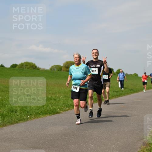 10.05.2026 - 8. Wedeler Halbmarathon Dr. Thomas Lammeyer http://msf.ph/oto/9693478 10.05.2026 11:17:54 Laufen 967, 2240, 882 meine-sportfotos.de