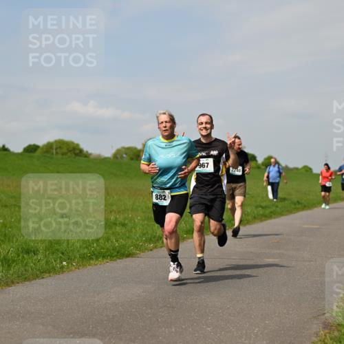 10.05.2026 - 8. Wedeler Halbmarathon Dr. Thomas Lammeyer http://msf.ph/oto/9693480 10.05.2026 11:17:55 Laufen 882, 967, 2240 meine-sportfotos.de