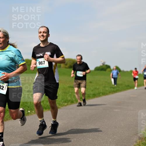 10.05.2026 - 8. Wedeler Halbmarathon Dr. Thomas Lammeyer http://msf.ph/oto/9693496 10.05.2026 11:17:56 Laufen 882, 164, 967, 2240 meine-sportfotos.de
