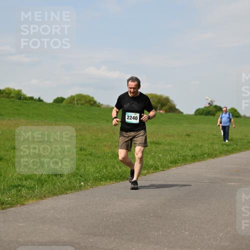 10.05.2026 - 8. Wedeler Halbmarathon Dr. Thomas Lammeyer http://msf.ph/oto/9693508 10.05.2026 11:17:57 Laufen 2240 meine-sportfotos.de