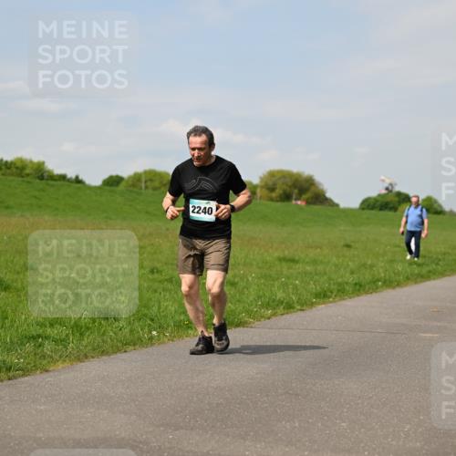 10.05.2026 - 8. Wedeler Halbmarathon Dr. Thomas Lammeyer http://msf.ph/oto/9693515 10.05.2026 11:17:57 Laufen 2240 meine-sportfotos.de