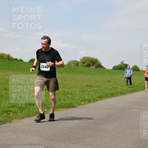 10.05.2026 - 8. Wedeler Halbmarathon Dr. Thomas Lammeyer http://msf.ph/oto/9693520 10.05.2026 11:17:58 Laufen 2240 meine-sportfotos.de