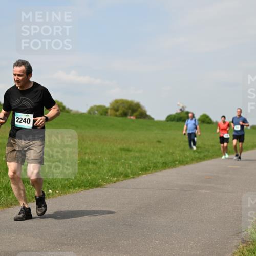 10.05.2026 - 8. Wedeler Halbmarathon Dr. Thomas Lammeyer http://msf.ph/oto/9693526 10.05.2026 11:17:58 Laufen 2240 meine-sportfotos.de