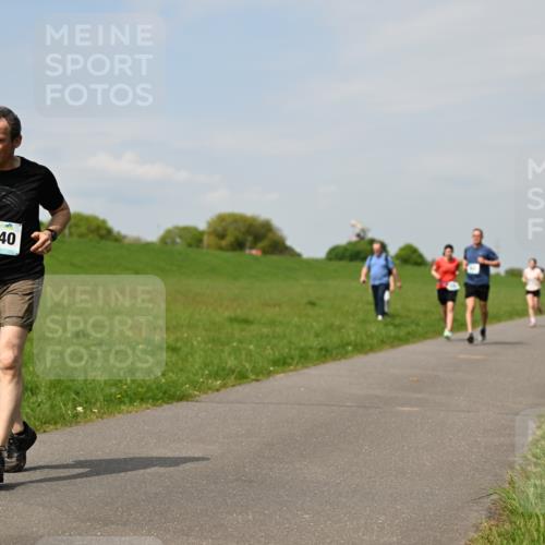 10.05.2026 - 8. Wedeler Halbmarathon Dr. Thomas Lammeyer http://msf.ph/oto/9693528 10.05.2026 11:17:58 Laufen 2240 meine-sportfotos.de