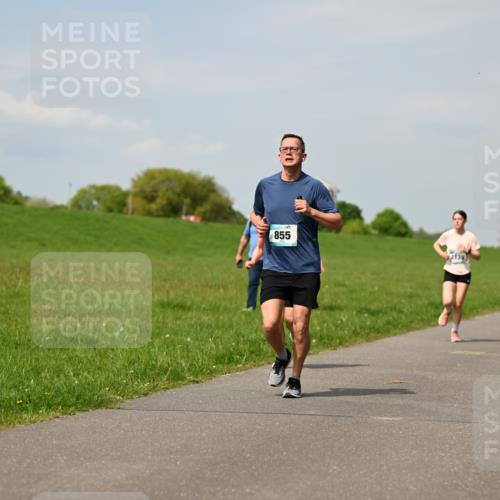 10.05.2026 - 8. Wedeler Halbmarathon Dr. Thomas Lammeyer http://msf.ph/oto/9693538 10.05.2026 11:18:02 Laufen 855 meine-sportfotos.de