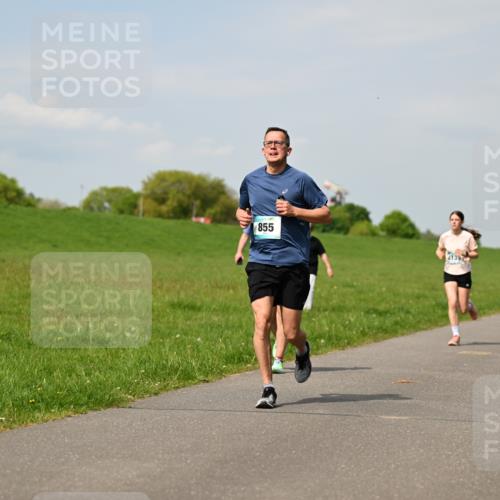 10.05.2026 - 8. Wedeler Halbmarathon Dr. Thomas Lammeyer http://msf.ph/oto/9693543 10.05.2026 11:18:02 Laufen 855, 2139 meine-sportfotos.de