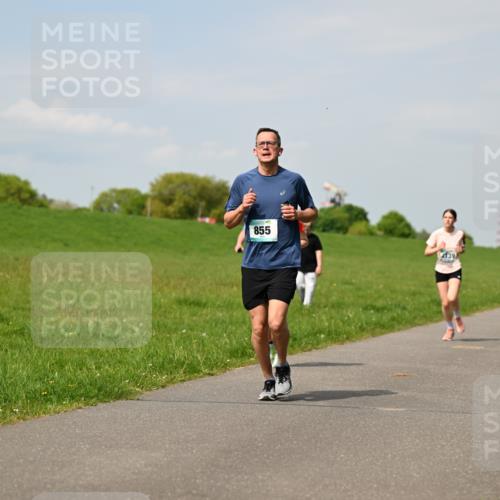 10.05.2026 - 8. Wedeler Halbmarathon Dr. Thomas Lammeyer http://msf.ph/oto/9693546 10.05.2026 11:18:03 Laufen 855 meine-sportfotos.de