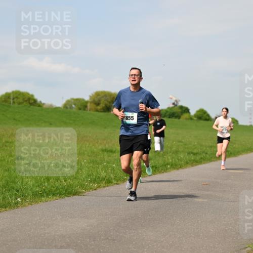 10.05.2026 - 8. Wedeler Halbmarathon Dr. Thomas Lammeyer http://msf.ph/oto/9693549 10.05.2026 11:18:03 Laufen 855 meine-sportfotos.de