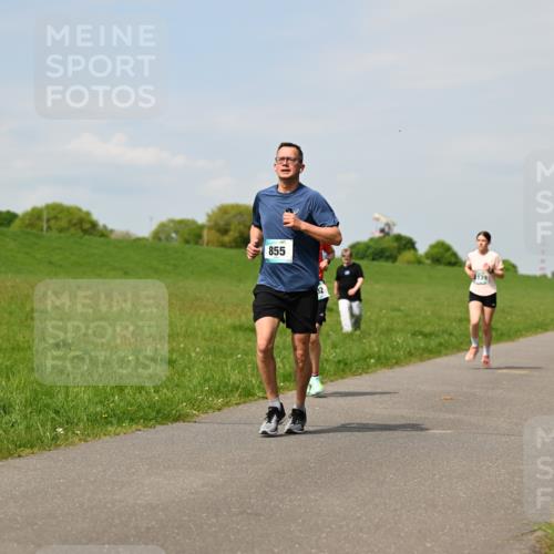 10.05.2026 - 8. Wedeler Halbmarathon Dr. Thomas Lammeyer http://msf.ph/oto/9693552 10.05.2026 11:18:03 Laufen 855, 139 meine-sportfotos.de