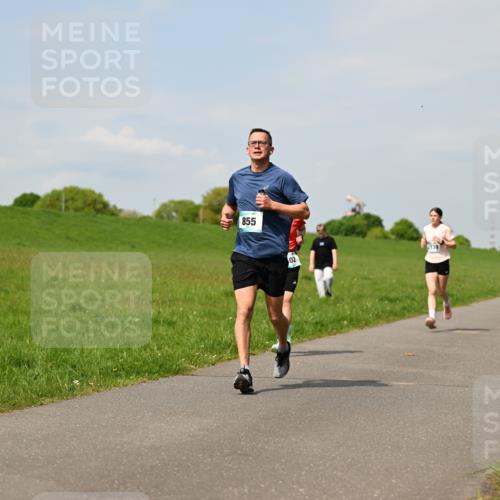 10.05.2026 - 8. Wedeler Halbmarathon Dr. Thomas Lammeyer http://msf.ph/oto/9693555 10.05.2026 11:18:03 Laufen 855, 139 meine-sportfotos.de