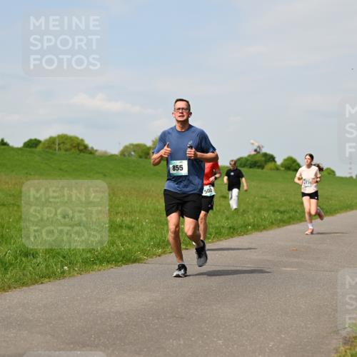 10.05.2026 - 8. Wedeler Halbmarathon Dr. Thomas Lammeyer http://msf.ph/oto/9693557 10.05.2026 11:18:03 Laufen 855 meine-sportfotos.de
